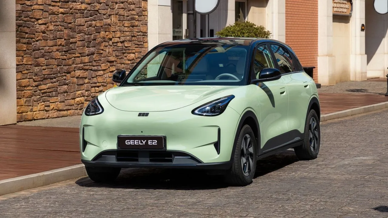 Der Geely E2 hat bereits einen Preis in Spanien: ab 20.280 Euro mit einer Reichweite von 252 km