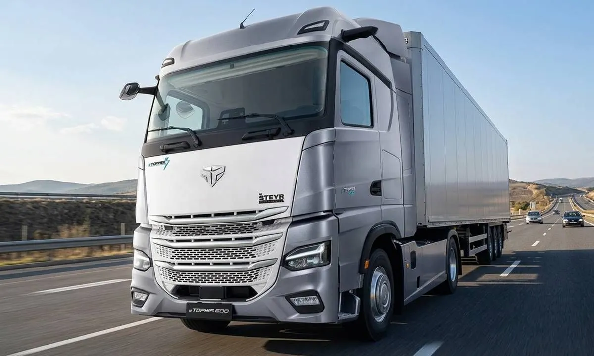 Este camión eléctrico chino quiere reventar el mercado europeo: recarga ultrarrápida de 660 kW, batería de 621 kWh y una autonomía de 500 kilómetros.