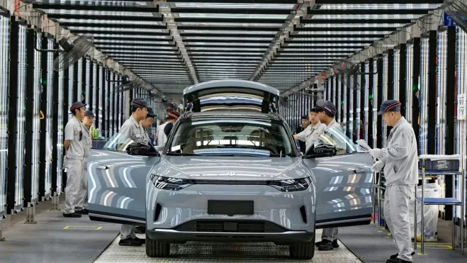 A China se tornou a fábrica de carros elétricos do mundo.