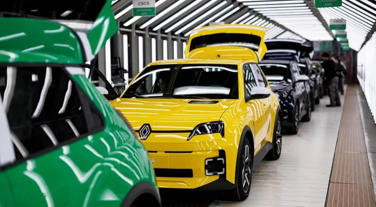 Il Renault R5 supera la domanda e costringe alla produzione giorno e notte a Douai