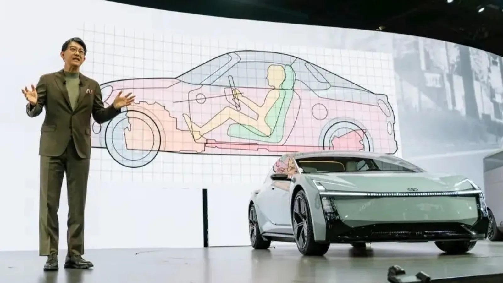 Com 57.000.000 de unidades vendidas em todo o mundo, a Toyota se prepara para lançar a versão elétrica de seu carro mais famoso