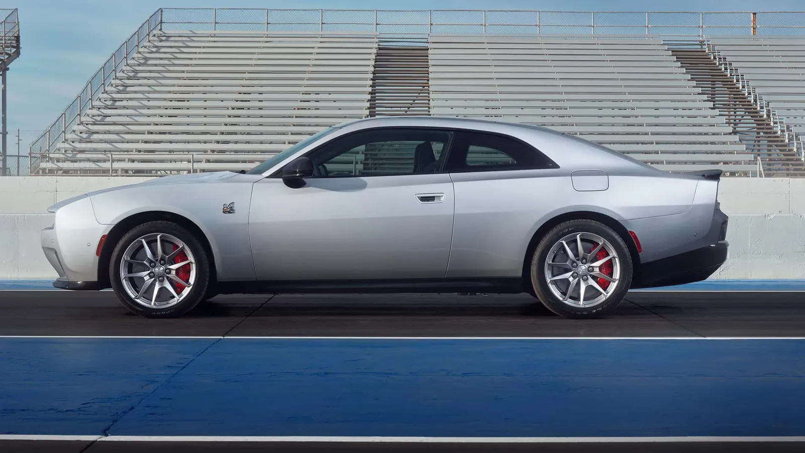 Dodge Charger Daytona має 670 к.с. і його вже можна замовити у Польщі - dodge charger daytona одиниця