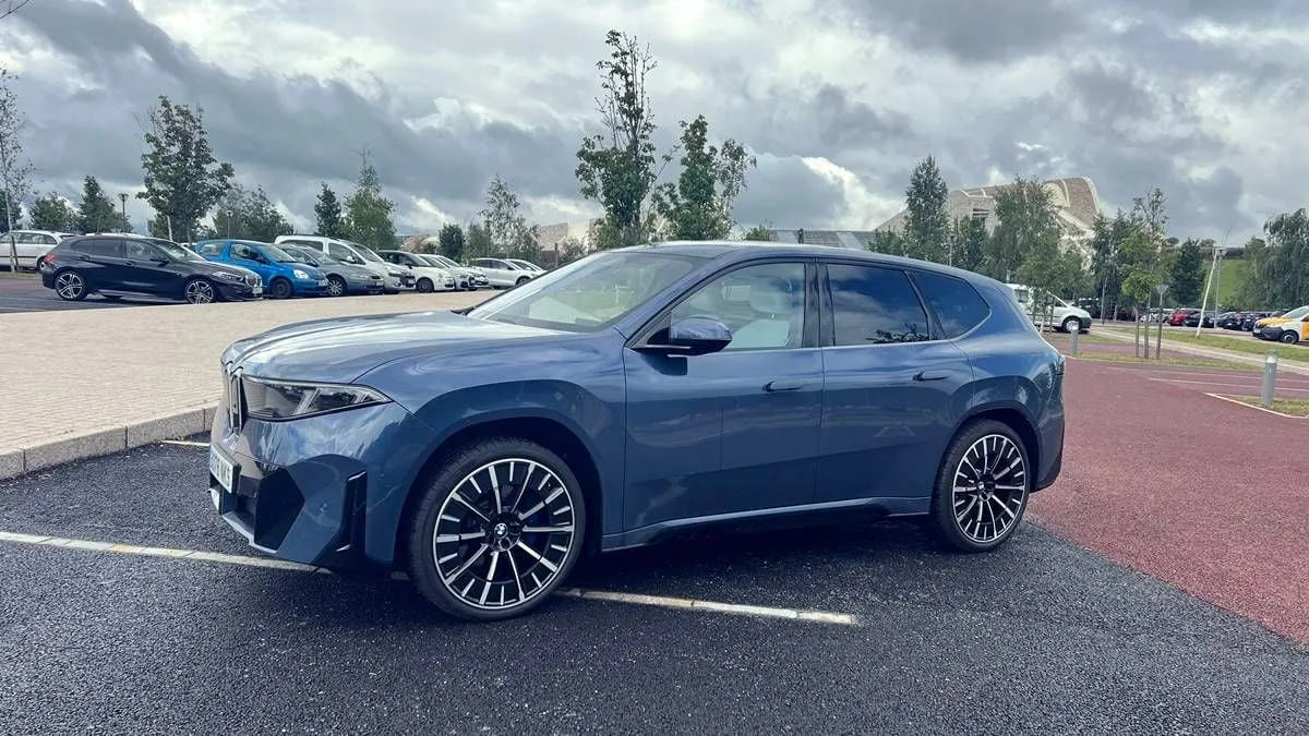 Teste de autonomia a 120 km/h do BMW iX3 FCE
