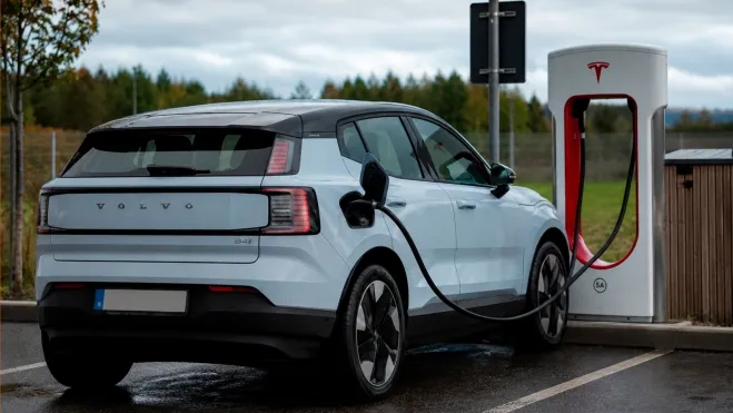 volvo tesla 2