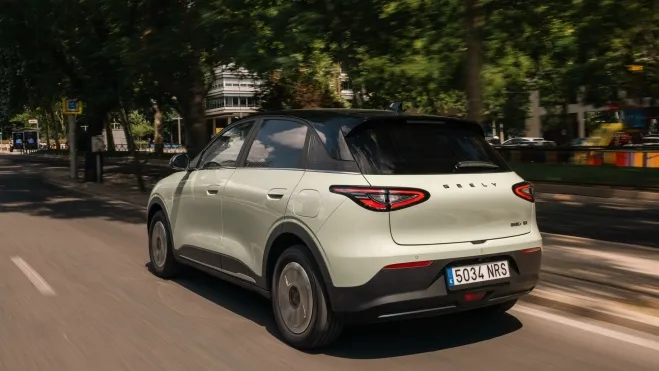 Parte traseira do Geely E2