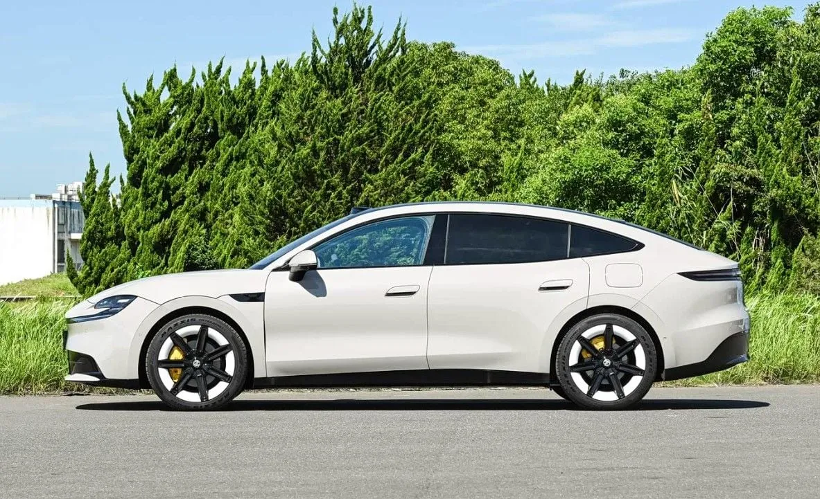MG 07 elettrico: fino a 845 km di autonomia e una piattaforma da 800 V per rafforzare la concorrenza tra le berline