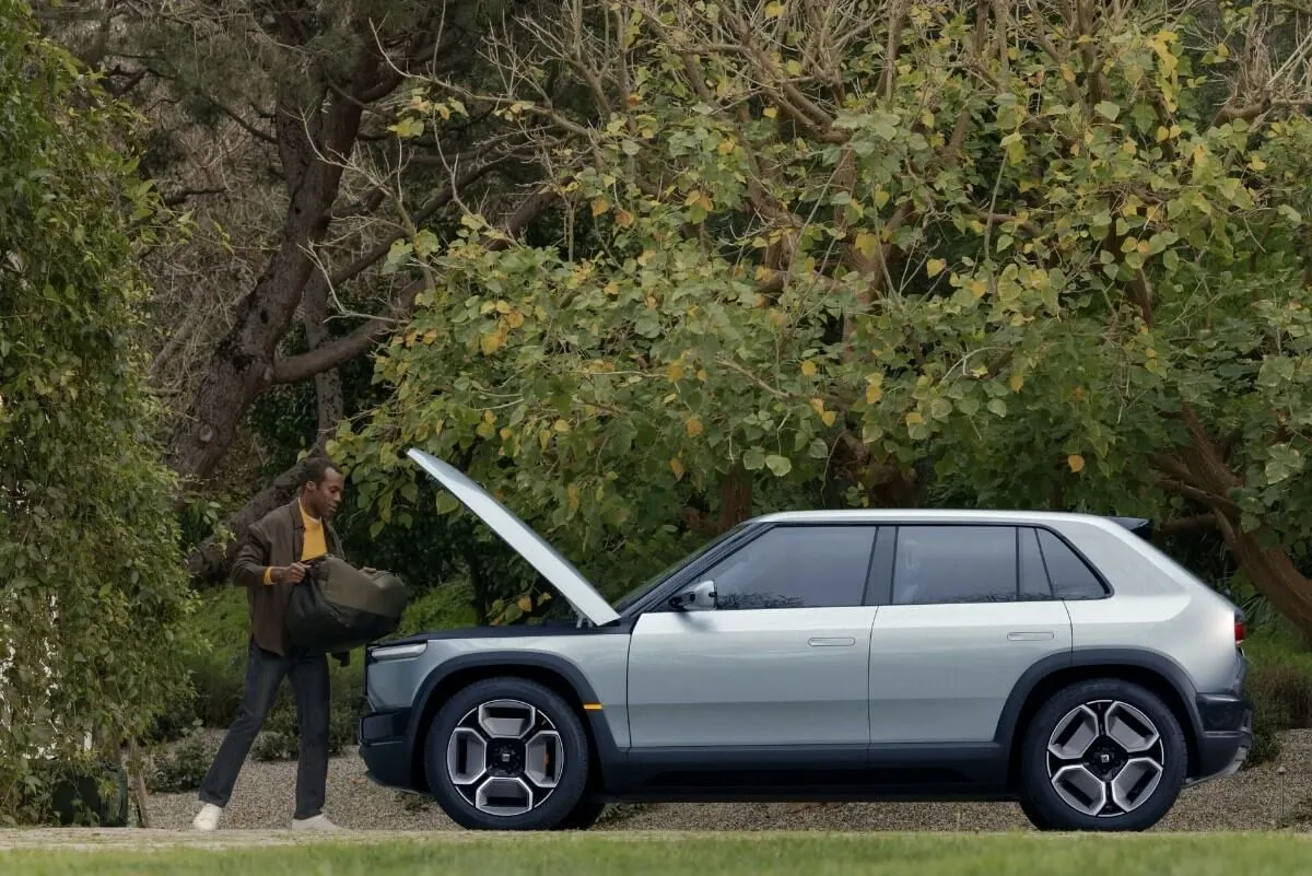 Rivian-R3-0307-5