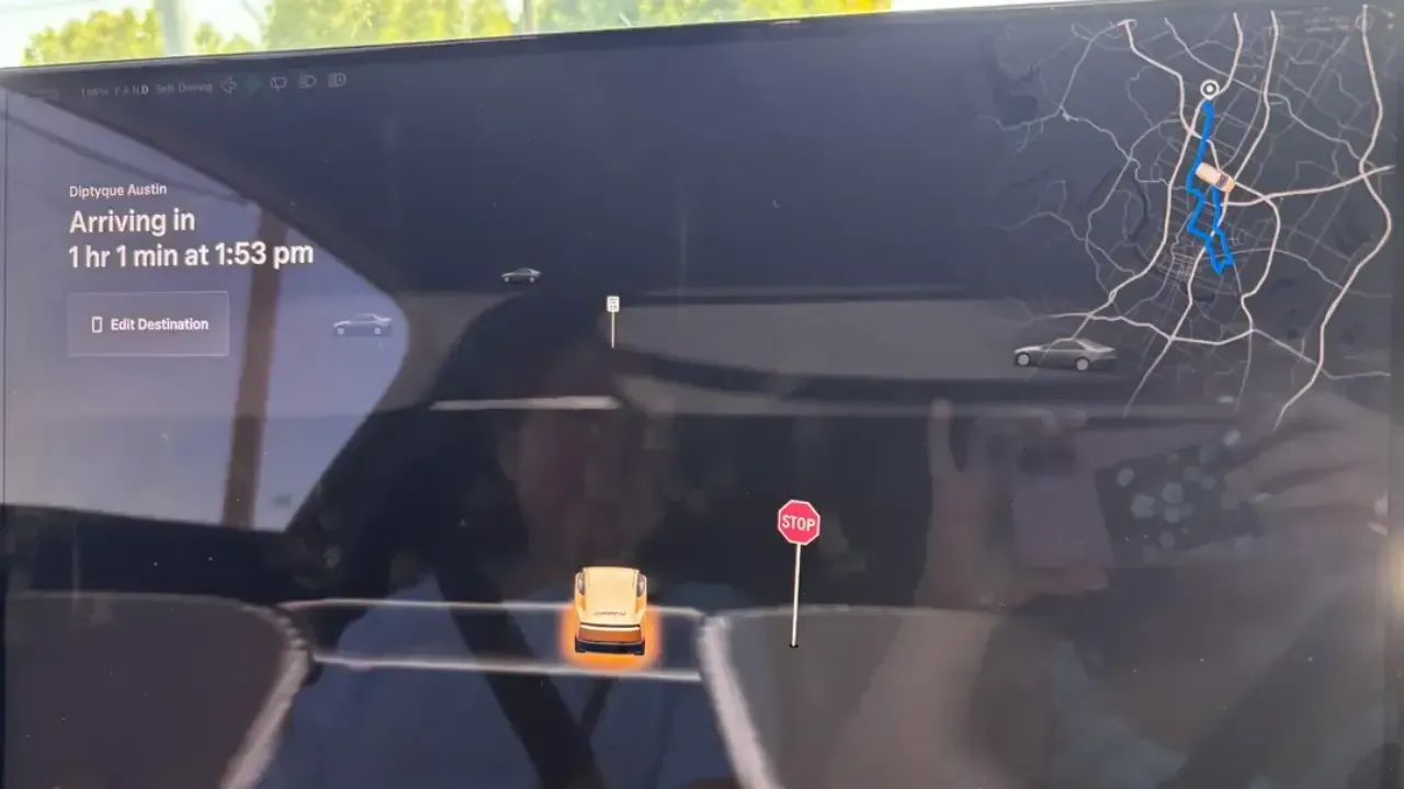 Il Tesla Cybercab presenta un problema: non può viaggiare sull’autostrada, rendendo i viaggi molto più lunghi