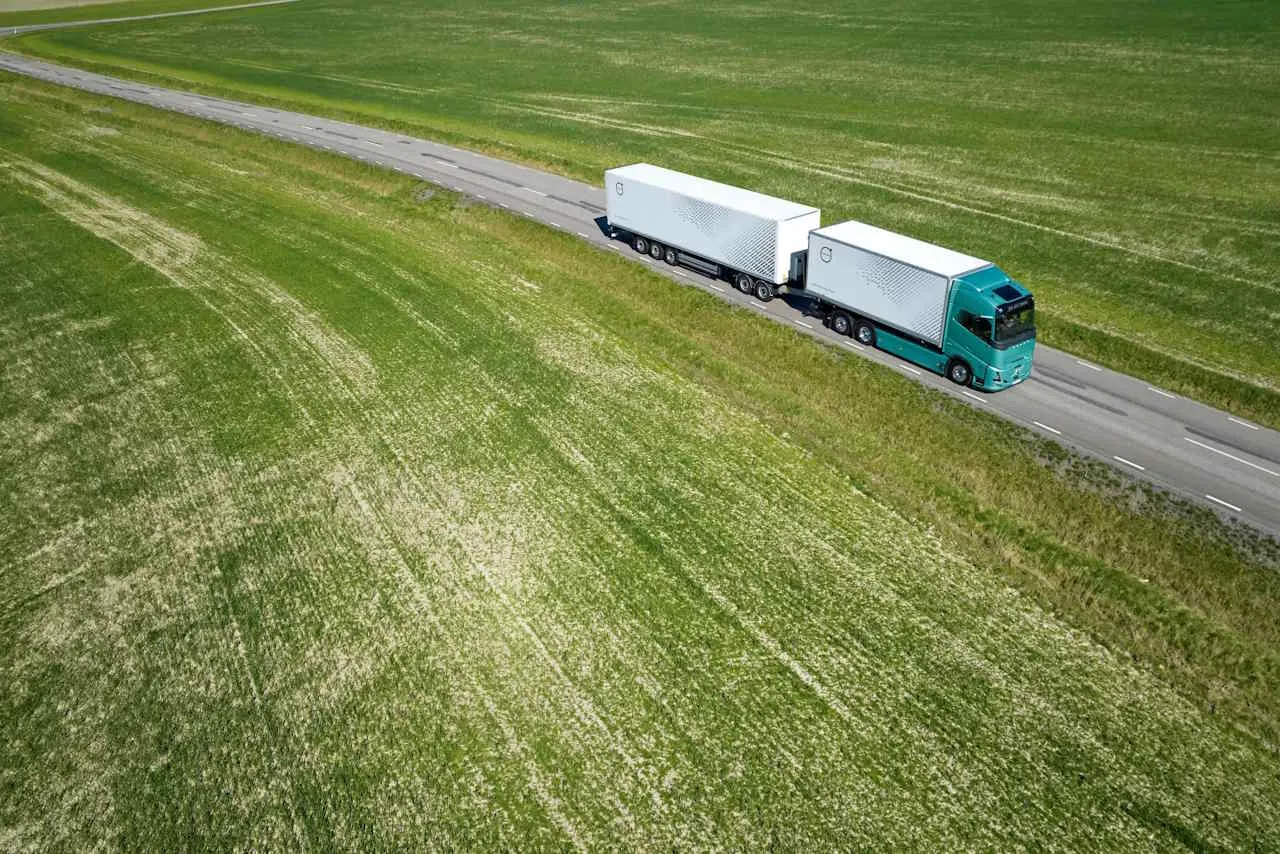 Caminhões elétricos são mais baratos de operar que os a diesel na maioria dos mercados, e oferecem retorno do investimento em dois anos em alguns deles, segundo novo estudo