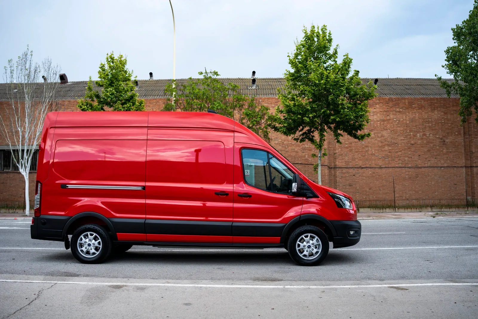 PV7 elettrico con batteria da 96,2 kWh. Kia prepara ben 23 versioni - Ford e Transit 38
