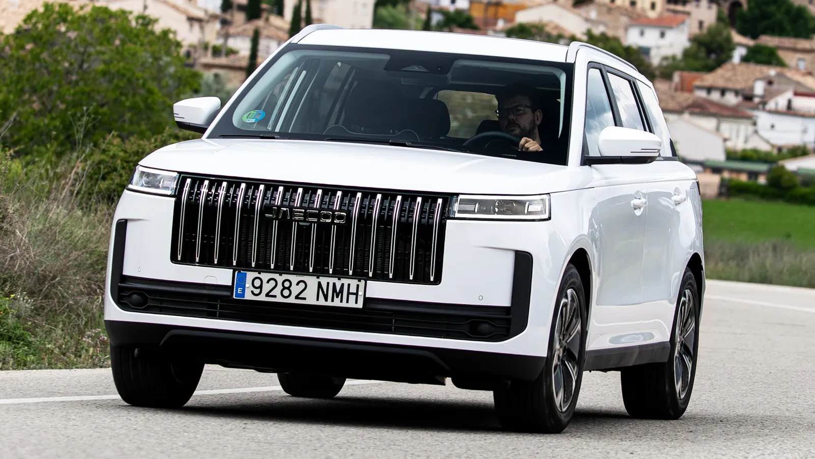 España se está pasando al coche híbrido: estas son las razones por las que cada vez convencen a más compradores