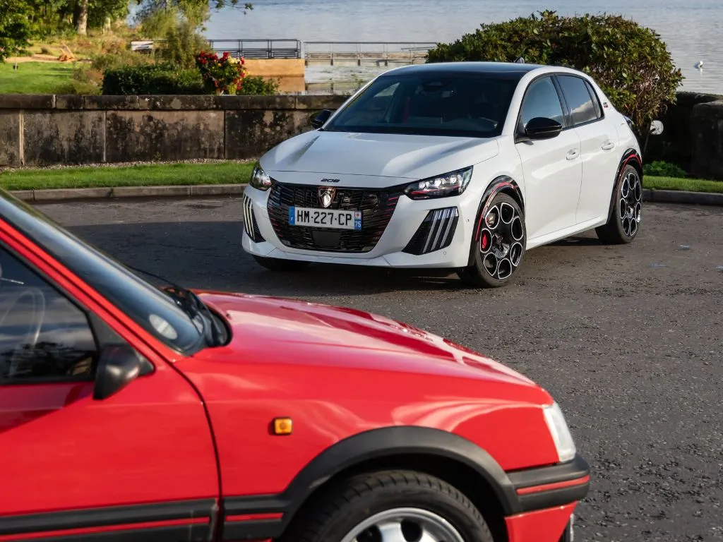 Teste Peugeot e-208 GTI: o carro elétrico consegue realmente reviver o espírito do GTI?