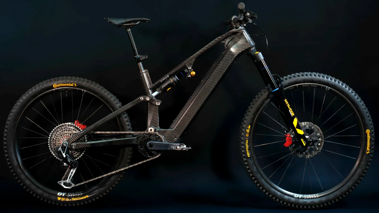 Esta nova bicicleta elétrica de montanha fabricada na Espanha é uma obra de engenharia em carbono, com um quadro que pesa apenas 1,2 kg
