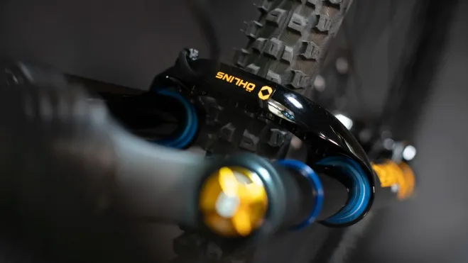 empore ohlins front 01