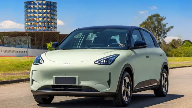 O futuro modelo elétrico que chegará à Europa, o Geely EX2, posiciona-se como o mais vendido da China.