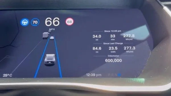 Este Tesla Model S já percorreu quase um milhão de quilômetros e só trocou a bateria uma vez.
