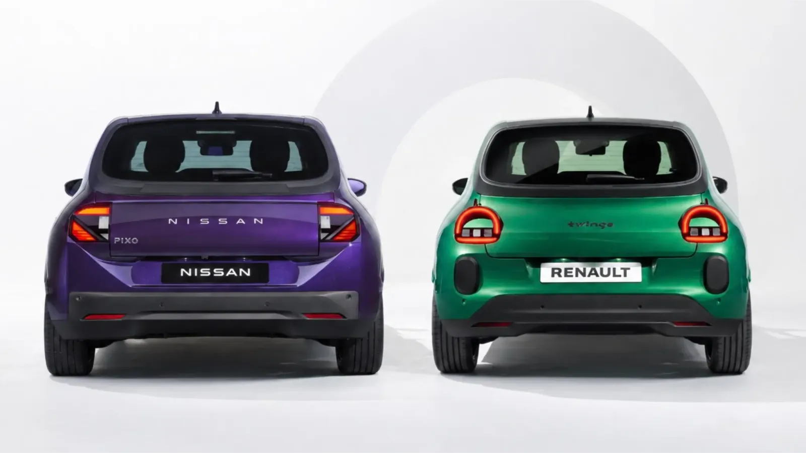 Nissan Pixo e Renault Twingo vista traseira
