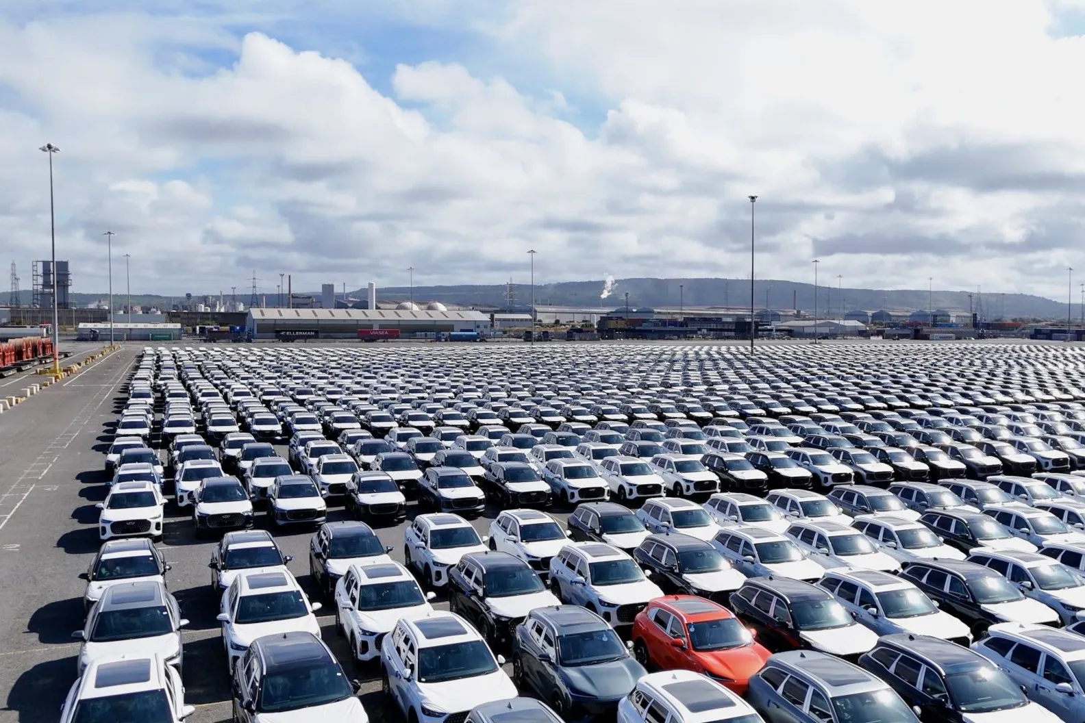 A UE parece estar pressionando o Reino Unido a impor tarifas mais altas sobre carros elétricos chineses.