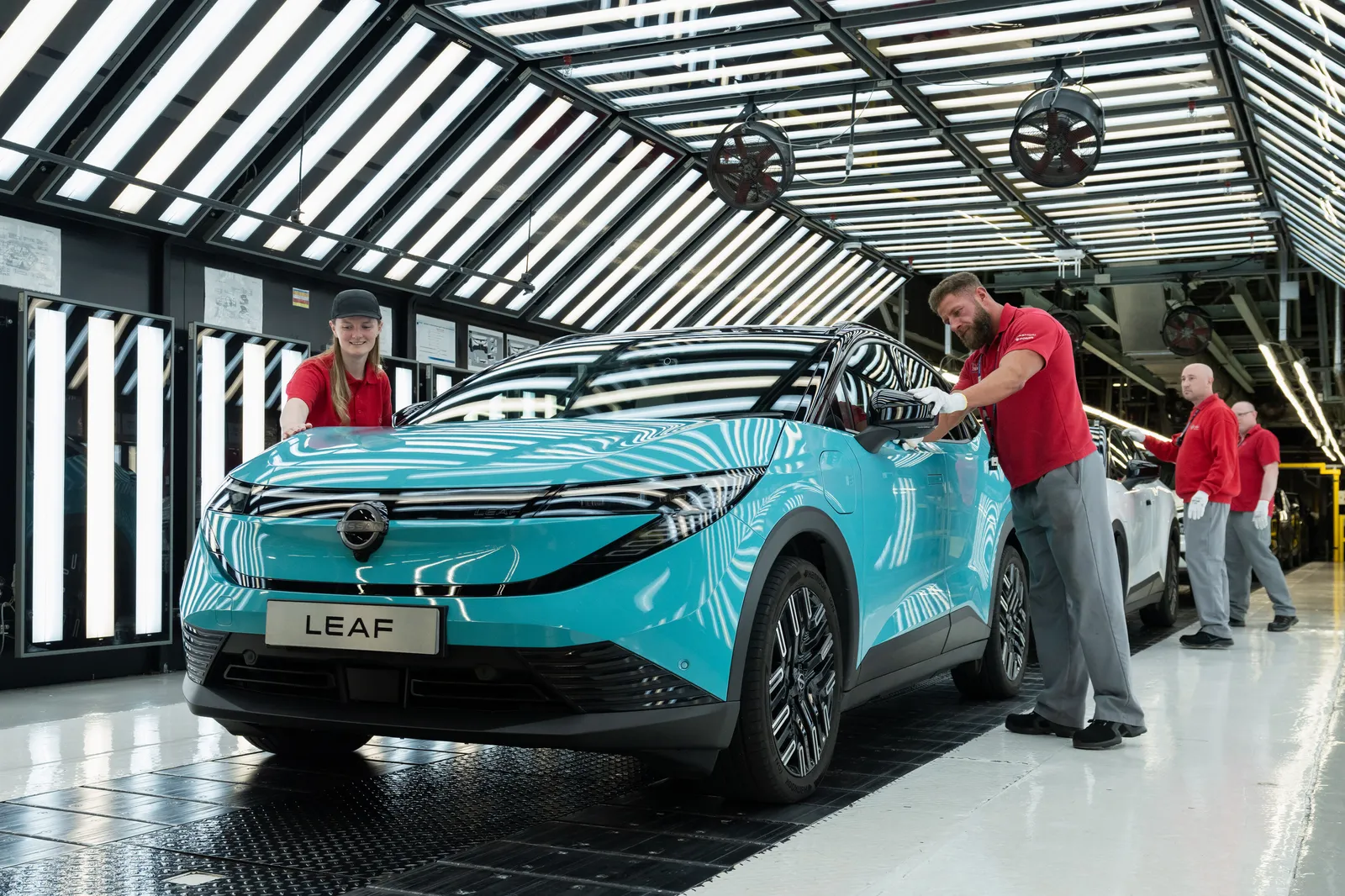 Produção do Nissan Leaf de 52kWh na fábrica de Sunderland