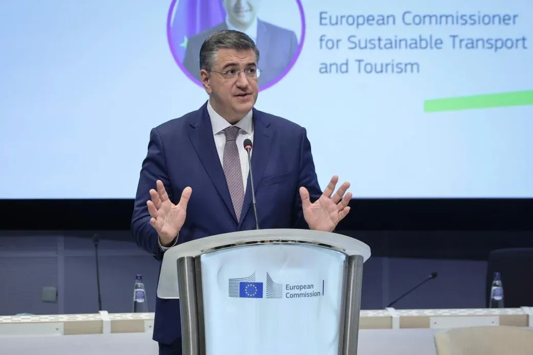 Imagem 2: Apostolos Tzitzikostas / Infraestrutura de carregamento rápido para caminhões elétricos na Europa.