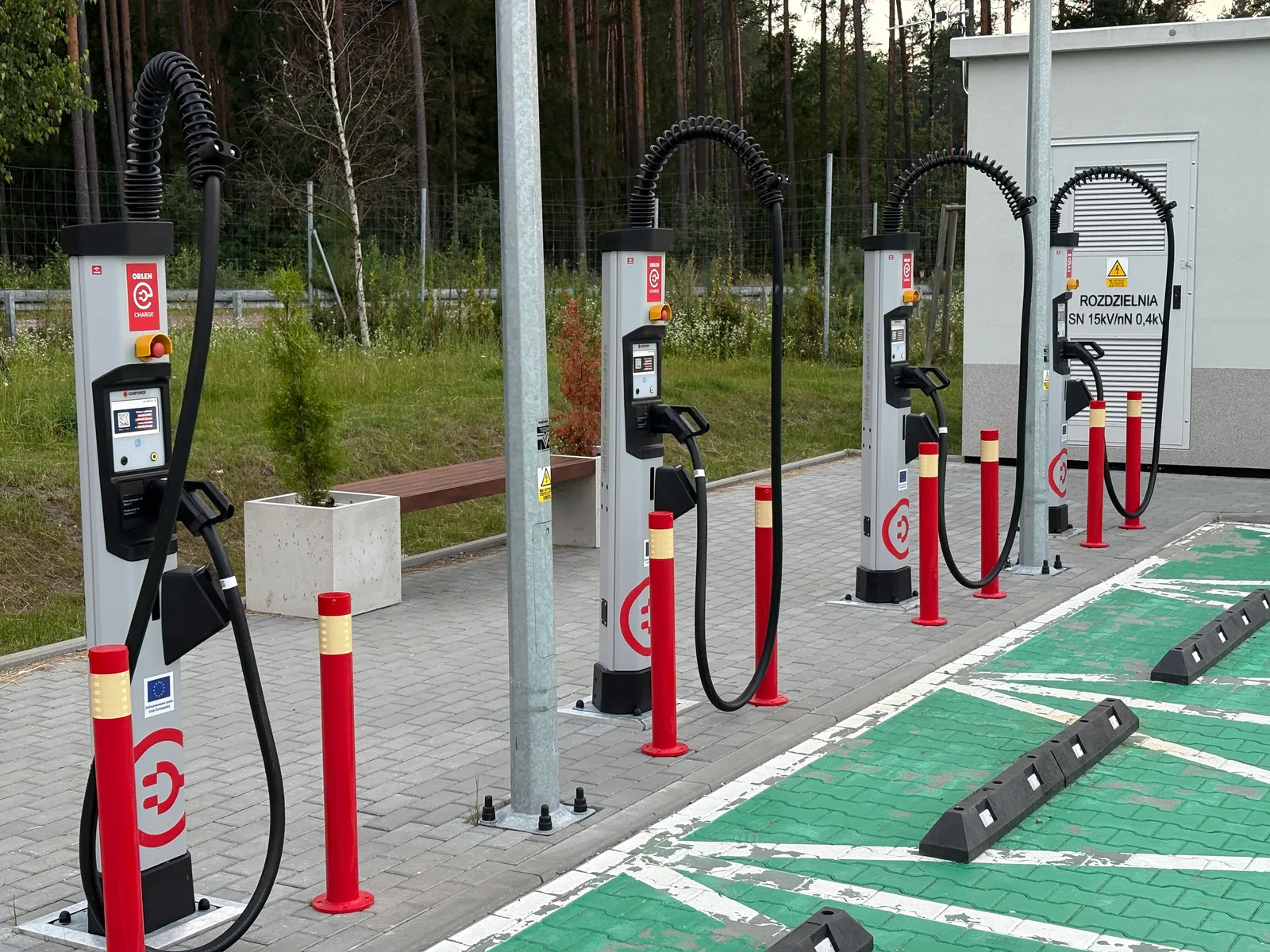 Europa: deficyt ładowarek, droższa energia, nierówne szanse. Elektryfikacja wciąż bez solidnych fundamentów - Europa deficyty strukturalne 2 fot. LL