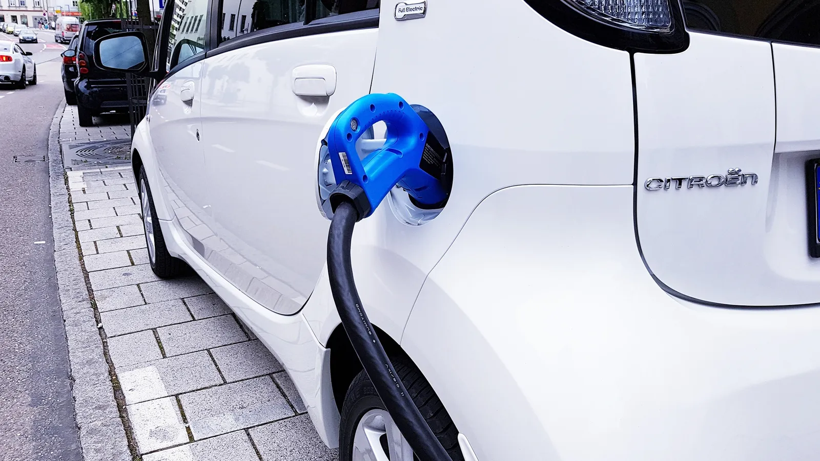 Europa está convirtiendo al coche eléctrico usado en un enorme negocio: detrás hay un movimiento que cada vez es mayor