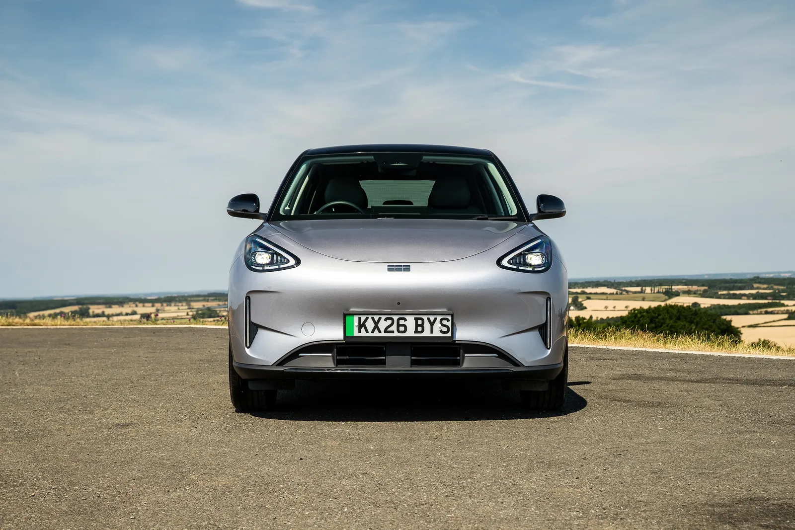 I veicoli elettrici dominano il mercato automobilistico cinese, con il Geely EX2 in testa.