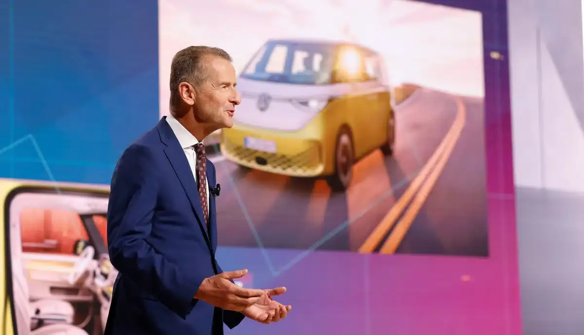 El exdirector ejecutivo del grupo Volkswagen, Herbert Diess, apuesta por los automóviles eléctricos como almacenamiento de energía.