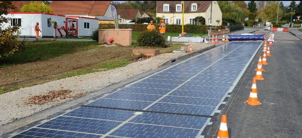 La Francia è diventata il primo paese al mondo a costruire un’importante strada solare. Ora sappiamo perché non è stata una buona idea.
