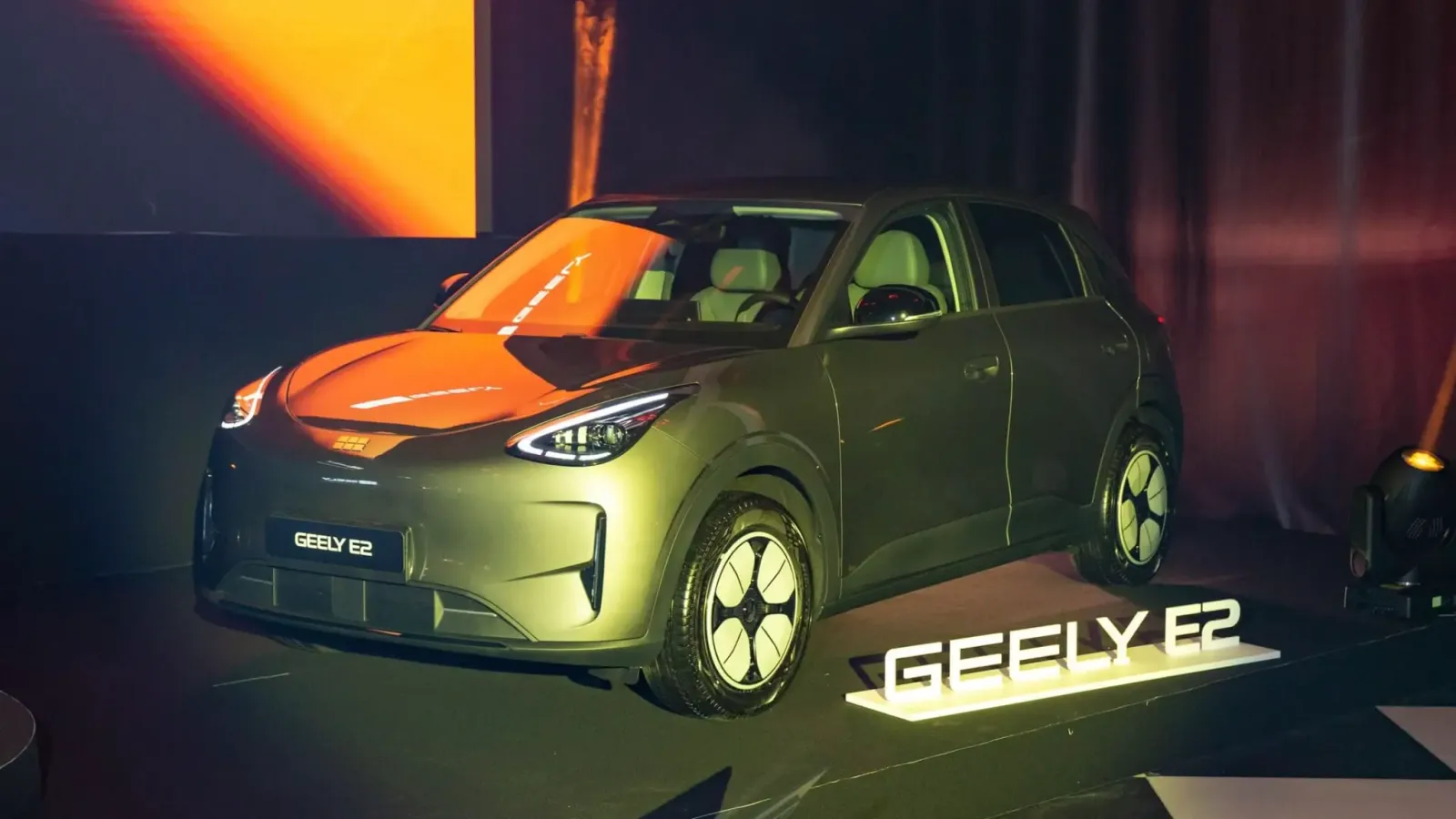 Geely chega a Portugal com elétrico barato mas não só