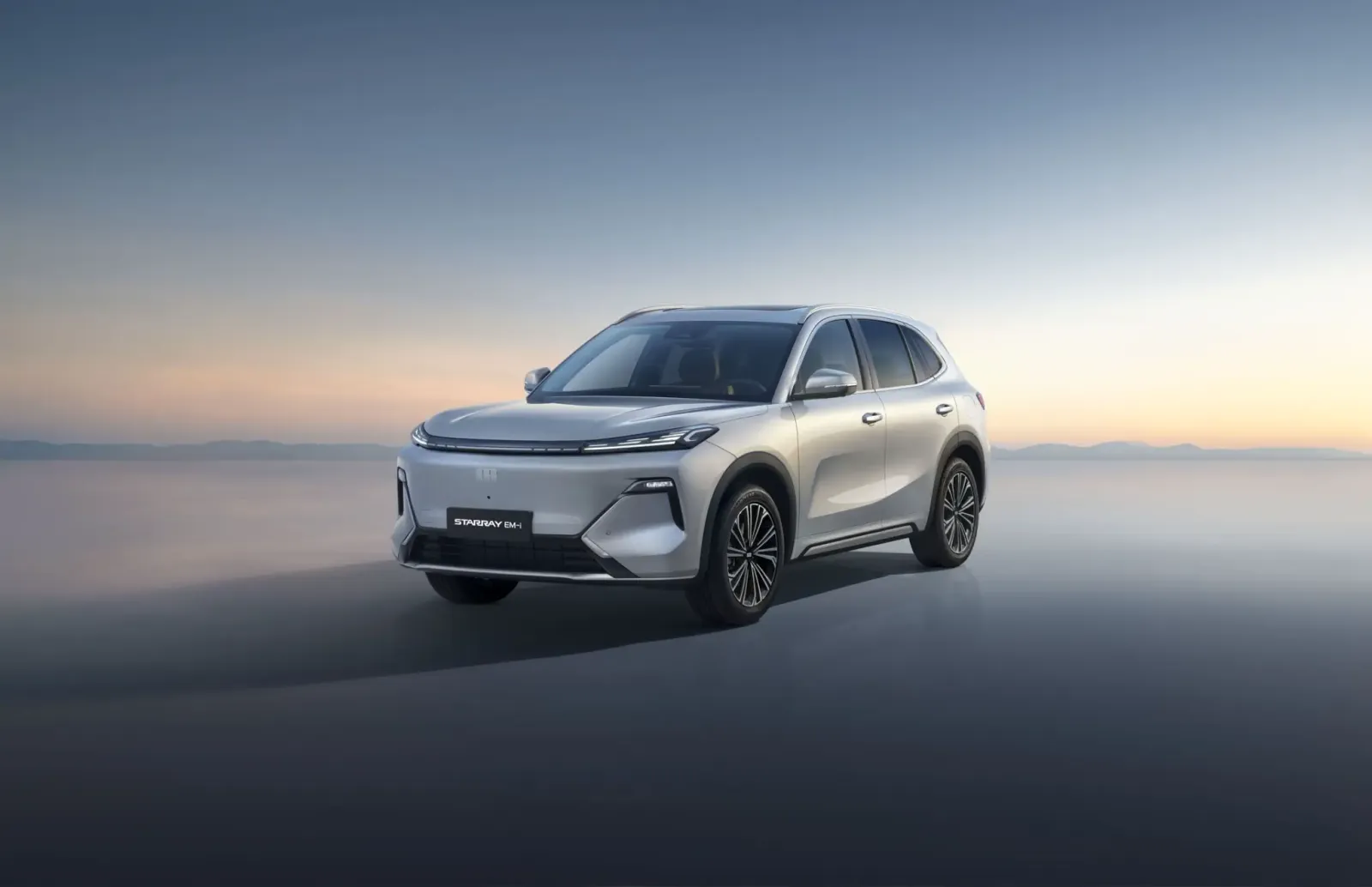 Geely Starray EM-i vista dianteira 3/4