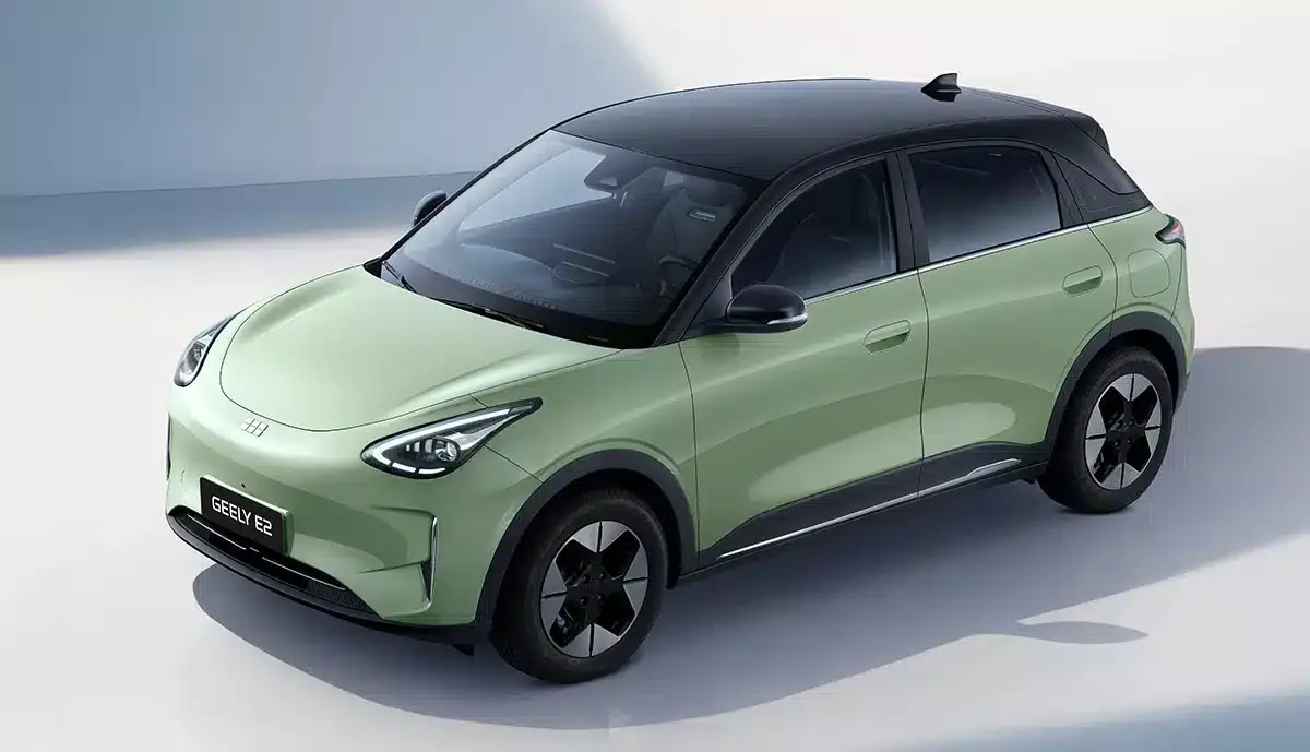 A Geely ataca o mercado de carros elétricos compactos da Europa com o E2