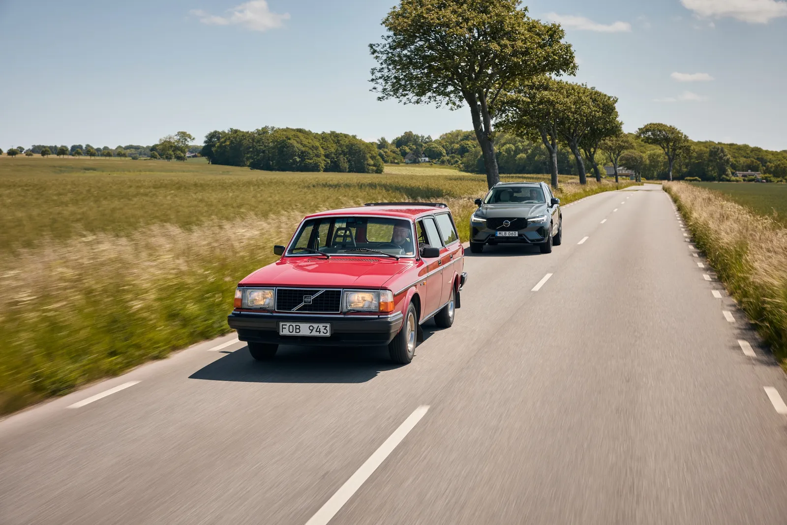 The-Volvo-240-front-and-the-Volvo-XC60-are-the-two-best-selling-Volvo-models-in-the-brands-history