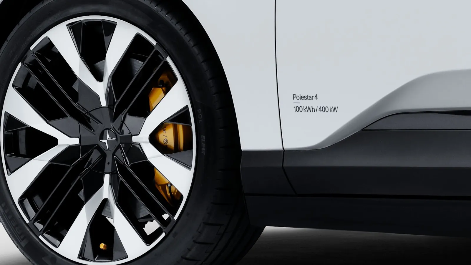 Polestar-4-wheel-detailing-swedish-racing-gold-brakes