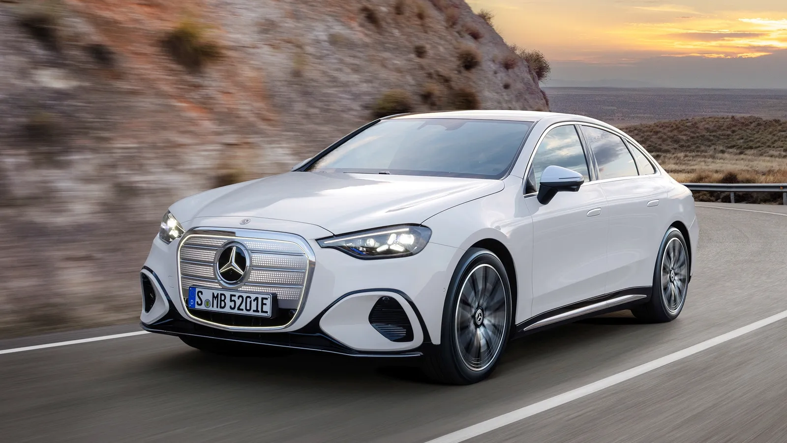 Hasta 852 km de autonomía en el sedán con más historia de Mercedes, que ahora es eléctrico y firma 489 CV