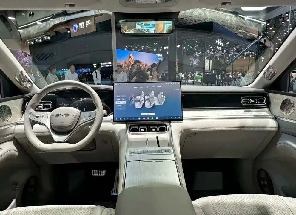 BYD Sealion 08, el SUV eléctrico con 900 km de autonomía que quiere plantar cara a los premium europeos