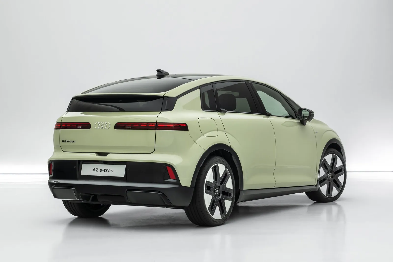 Image 2: Audi a2 e tron premiere
