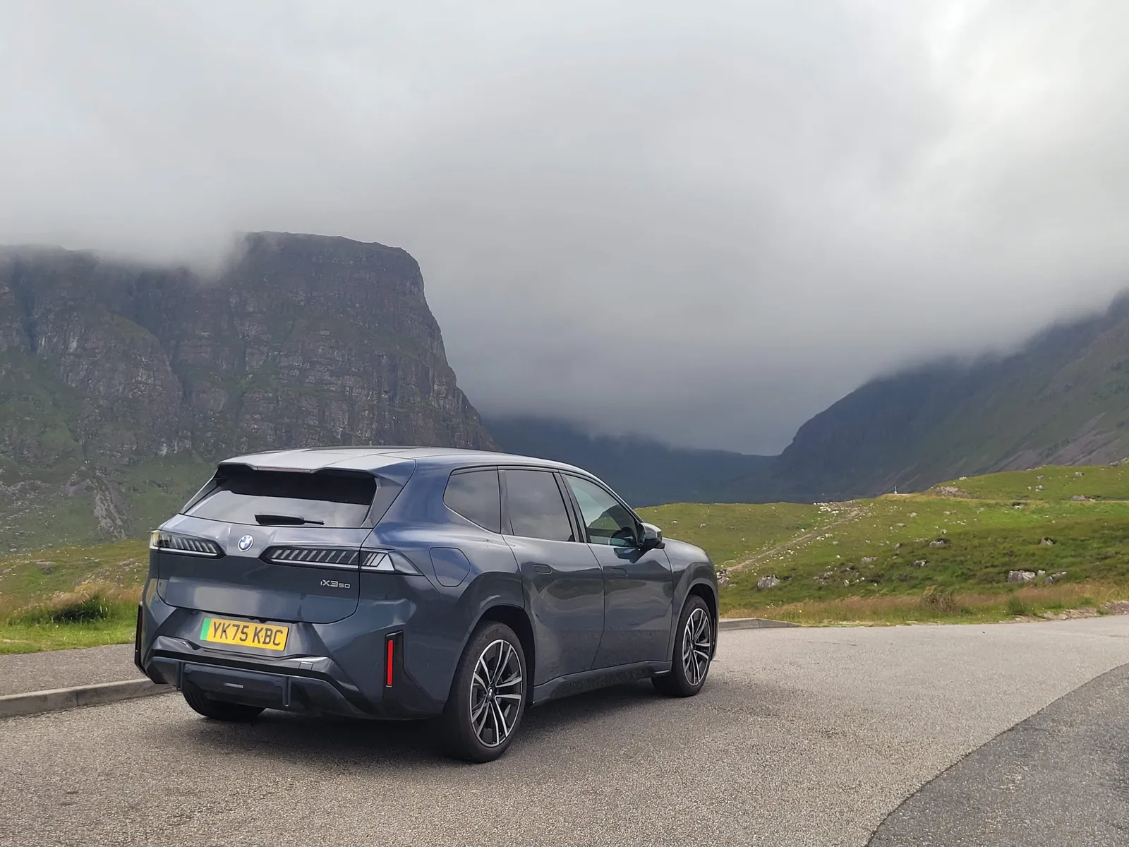 BMW iX3 su Applecross Pass