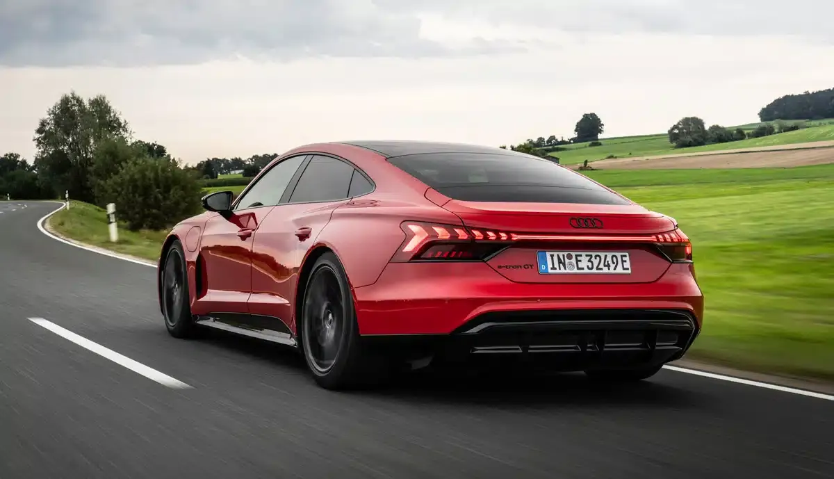 Tecnologia automotiva inovadora: fabricantes alemães continuam na liderança segundo pesquisa