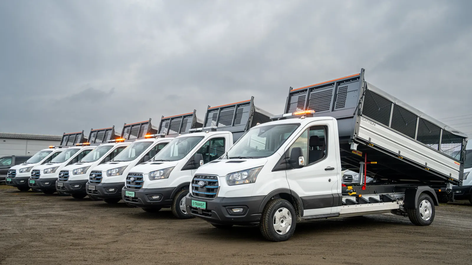 Inteligentne wykorzystanie infrastruktury, albo kosztowna rozbudowa sieci. Nawet 10 mld euro oszczędności! - Polska prawo zielone floty dezyiformacja Ford E Transit 1