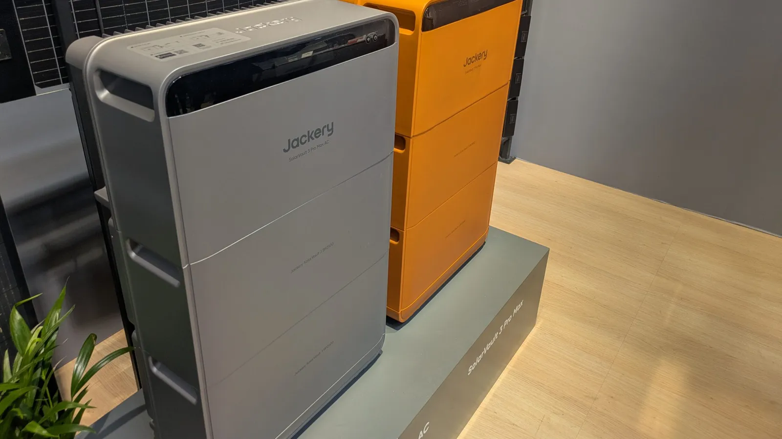 Der Jackery SolarVault 3 zeigt Potenzial, sich von einem Balkon auf ein ganzes Haus auszudehnen.