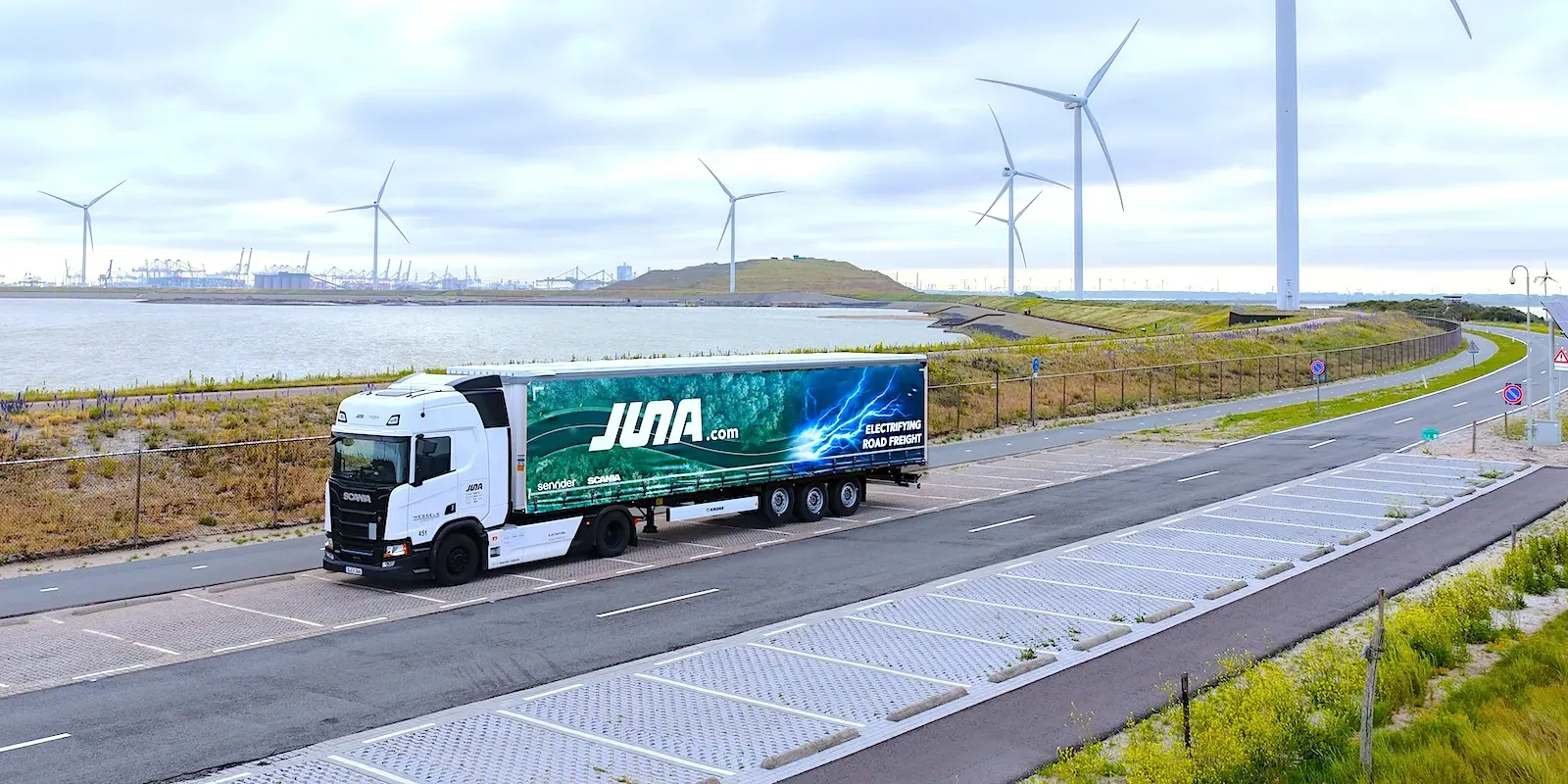 A JUNA coloca em operação mais de 100 caminhões semirreboque elétricos Scania