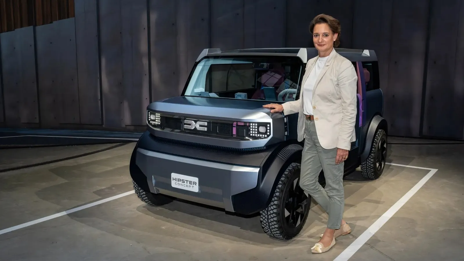 Katrin Adt, die Leiterin von Dacia, bittet Europa, seine Pläne um 10 Jahre zu verschieben „um die Möglichkeit zu haben, erschwingliche Mobilität anzubieten“.