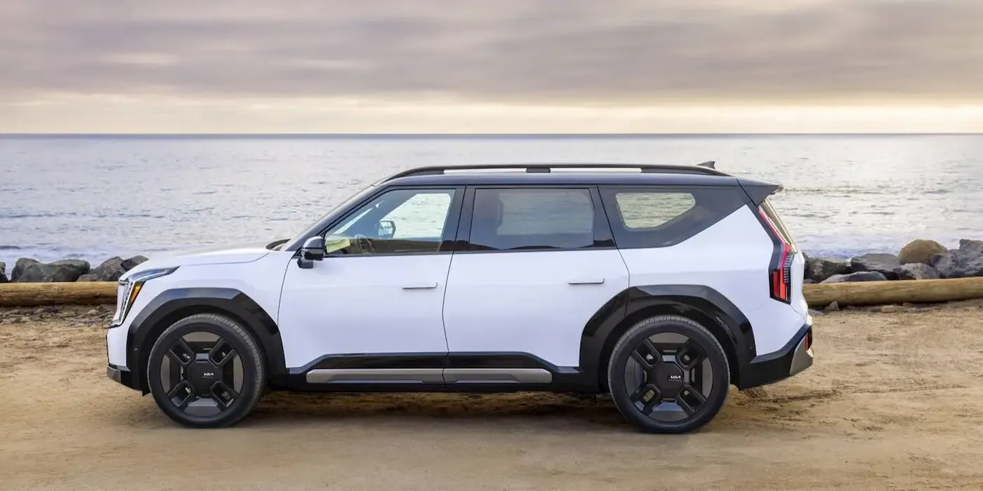 Kia está ofreciendo grandes descuentos en el EV9, con más de 15,000 dólares de descuento en algunos concesionarios.