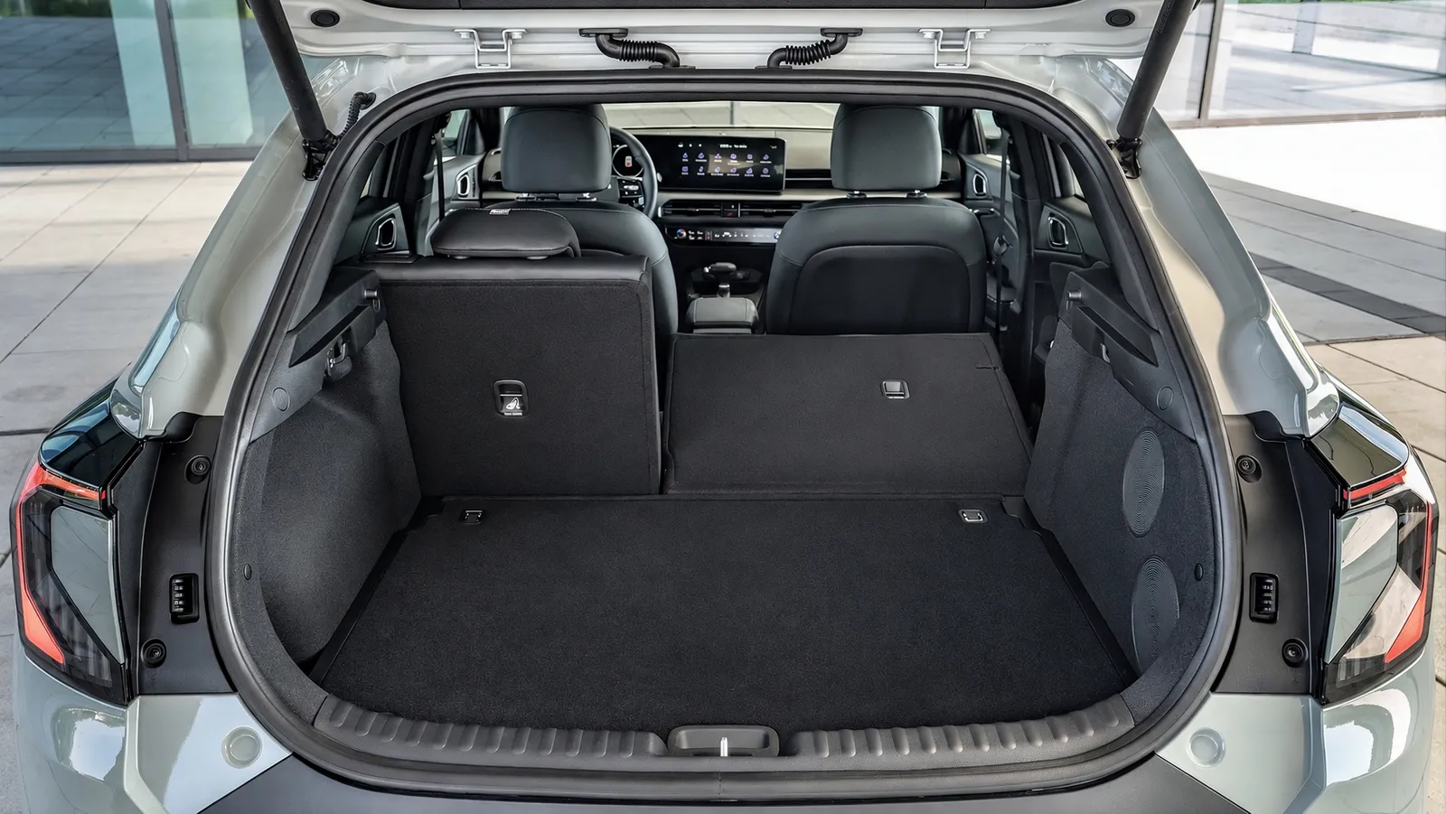A Kia oferece uma alternativa para quem não deseja um SUV típico: a partir de 19.860 €, etiqueta ECO e 426 litros de espaço no porta-malas