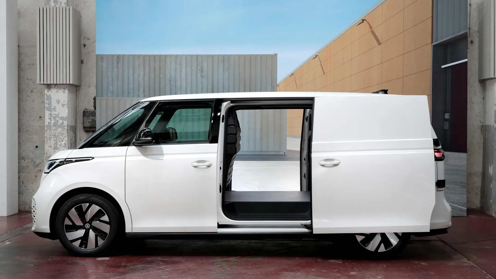 A van elétrica para os profissionais mais “retro” do mercado, a ID. Buzz Cargo, recebe uma nova versão: 4,4 m³ de capacidade de carga e até 340 CV