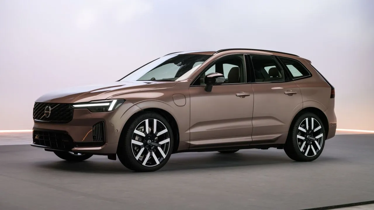 Nowy hybrydowy Volvo XC60 z możliwością ładowania ma zasięg elektryczny 200 km