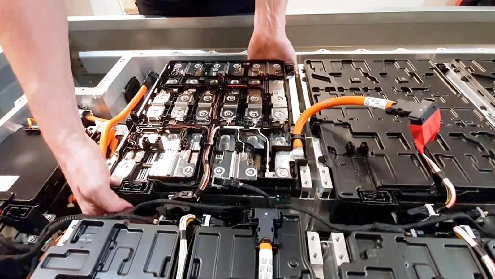 A nova estratégia da Europa ameaça encarecer os carros elétricos: até 2.100 euros a mais por uma simples decisão