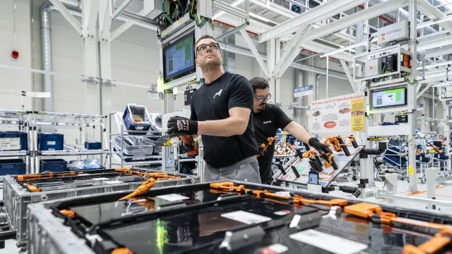 carro caminhão elétrico bateria fábrica Europa 5