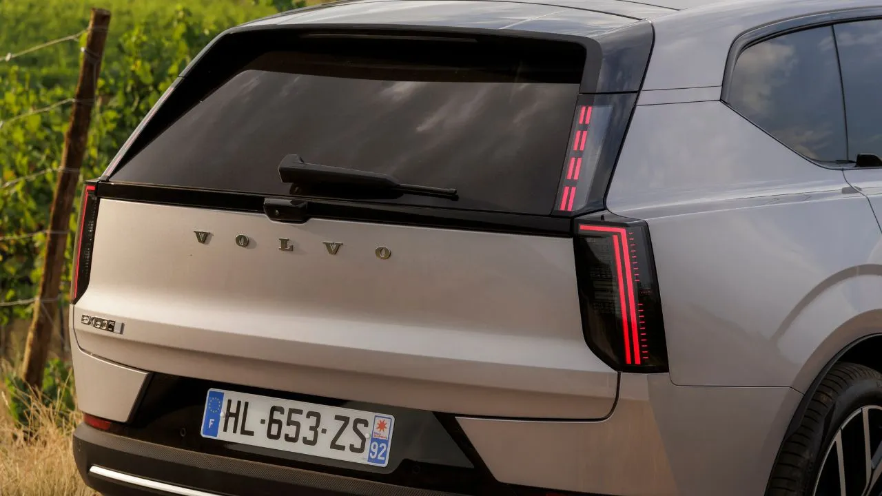 O carro elétrico fará com que o Estado perca bilhões: é preciso reviver a vignette?